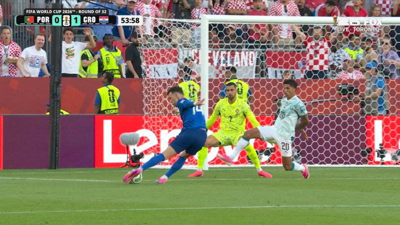 Perisic ghi bàn cho Croatia