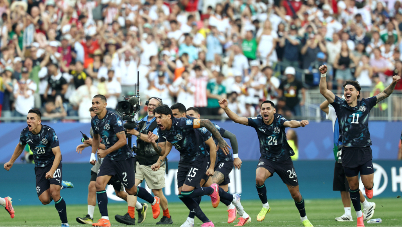 Paraguay-vua-tao-nen-cu-soc-lon-nhat-World-Cup-2026-khi-loai-Duc-tren-cham-luan-luu