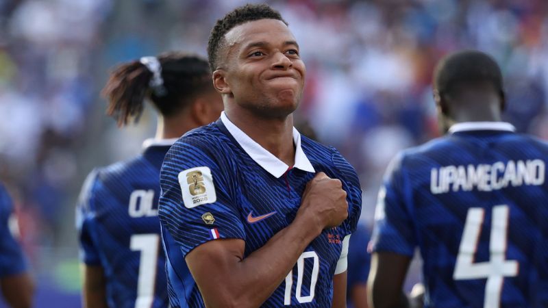 mbappe-la-hat-nhan-tren-hang-cong-tuyen-phap