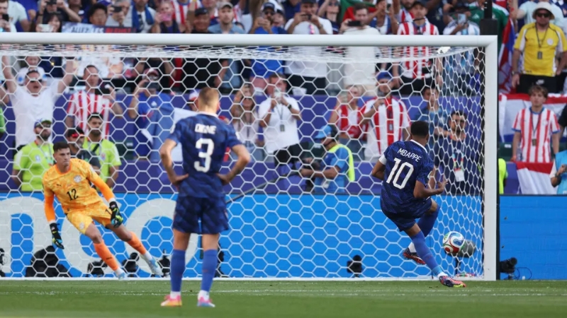 Mbappe ghi bàn phạt đền giúp Pháp tiến vào tứ kết World Cup