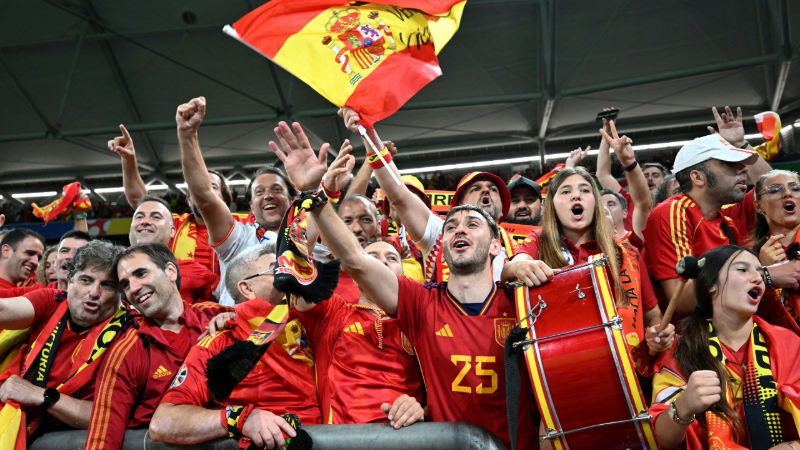 Nguoi-ham-mo-La-Roja-mo-ve-chuc-vo-dich-the-gioi-thu-hai