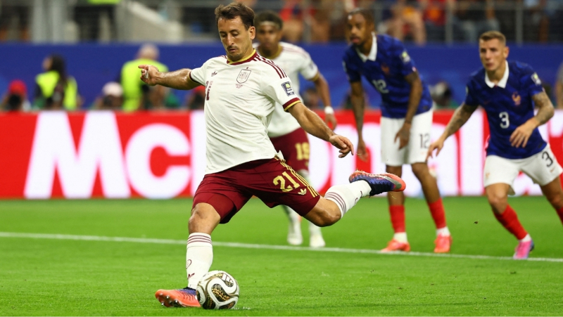Mikel-Oyarzabal-ghi-ban-tren-cham-penalty-cho-Phap