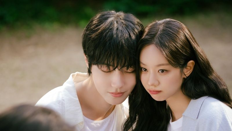 Giấc Mơ Trao Em ghi điểm nhờ sự kết hợp mới mẻ giữa Hwang In Youp và Hyeri