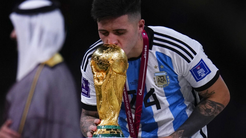 Enzo Fernández được vinh danh là cầu thủ trẻ xuất sắc nhất World Cup 2022