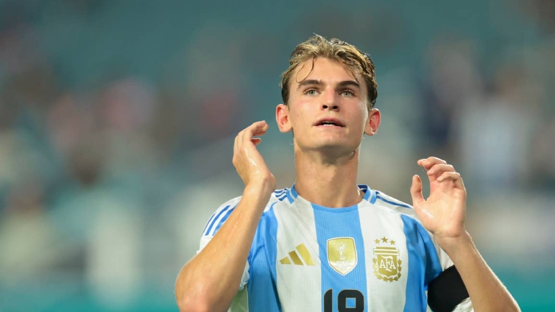 Nico Paz mang đến sự sáng tạo cho hàng công Argentina