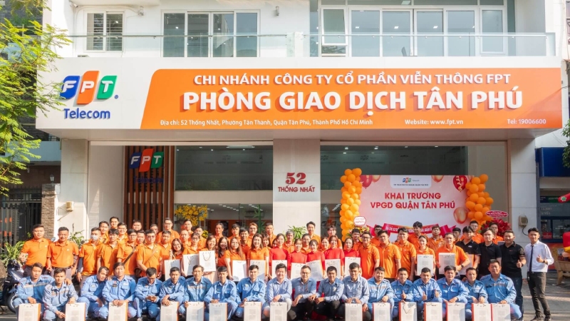 VPGD FPT Telecom Tân Phú tiếp nhận và xử lý các yêu cầu của khách hàng