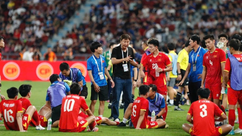 HLV-Kim-Sang-Sik-buoc-vao-ky-ASEAN-Cup-thu-hai-cung-tuyen-Viet-Nam
