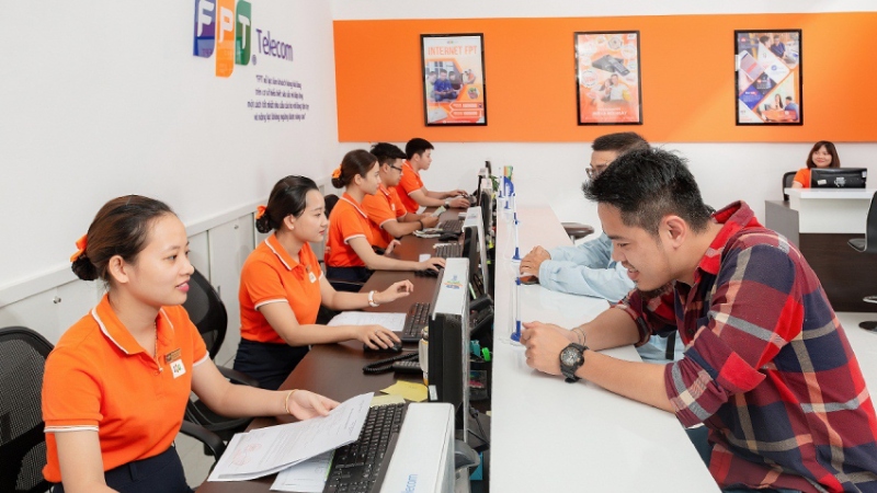 VPGD FPT Telecom Hoài Đức hỗ trợ khách hàng có nhu cầu tư vấn trực tiếp