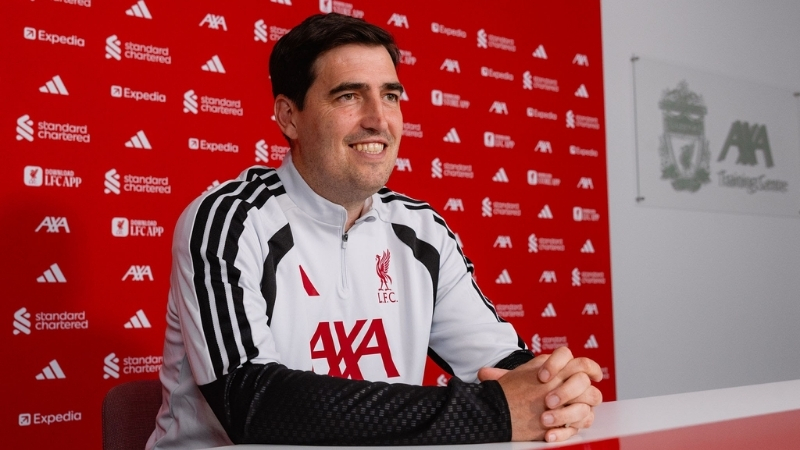 Huấn luyện viên Liverpool là Andoni Iraola - chiến lược gia người Tây Ban Nha