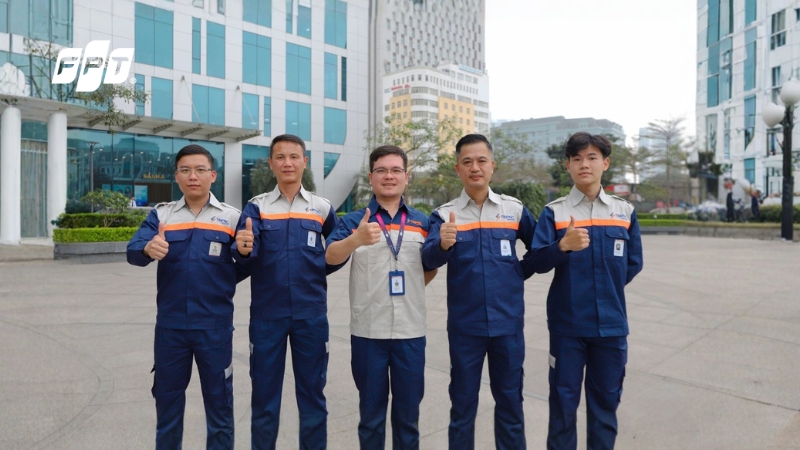 Đội ngũ kỹ thuật viên lắp đặt Internet tại FPT