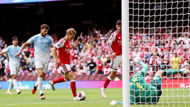 Đội trưởng Odegaard tỏa sáng với bàn thắng nâng tỷ số lên 3-0