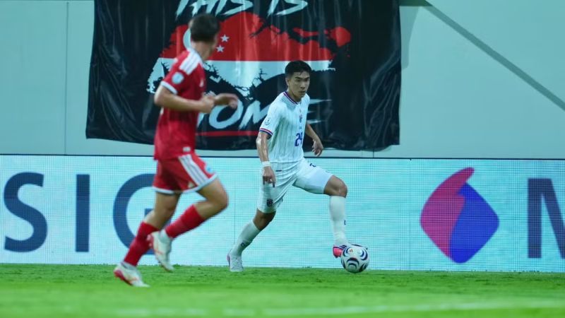Poeiphimai tỏa sáng với cú đúp giúp Thái Lan thắng Singapore 3-1