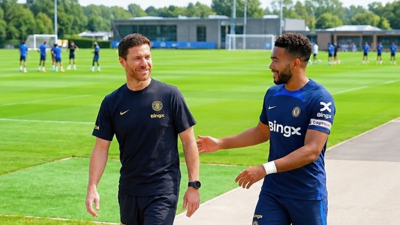 07-hlv-xabi-alonso-trao-doi-voi-doi-truong-reece-james