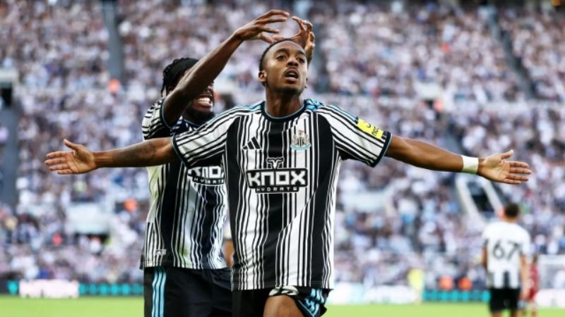 Joe Willock  ghi dấu ấn bằng cú sút phút 57 khi vừa vào sân thay người