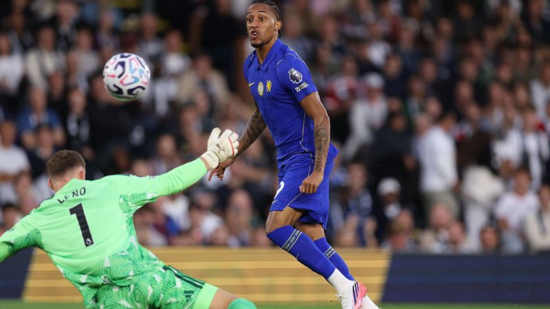 João Pedro dứt điểm thành công đưa The Blues dẫn trước 1-0