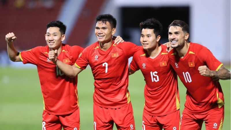 Việt Nam dành chiến thắng 2 - 0 tại chung kết lượt đi trước Thái Lan