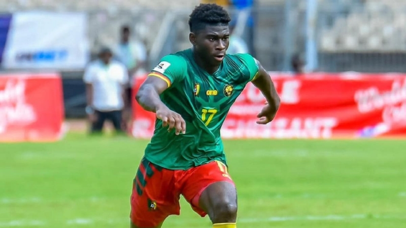 Carlos Baleba thi đấu cho đội tuyển quốc gia Cameroon