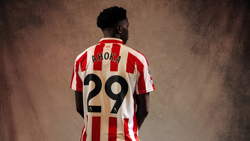 Jules Ahoka gia nhập Sunderland với số áo 29