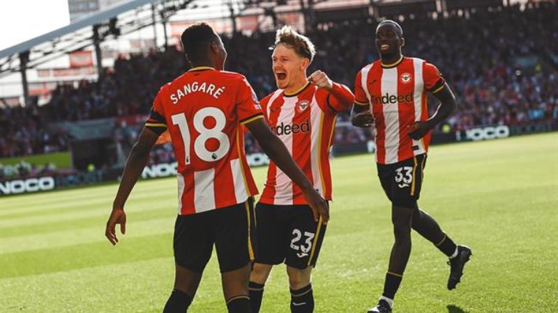 Brentford khởi đầu mùa giải bằng chiến thắng đậm gây tiếng vang