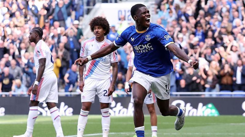 Barry nổ súng ngay vòng mở màn trong vai trò trung phong của Everton