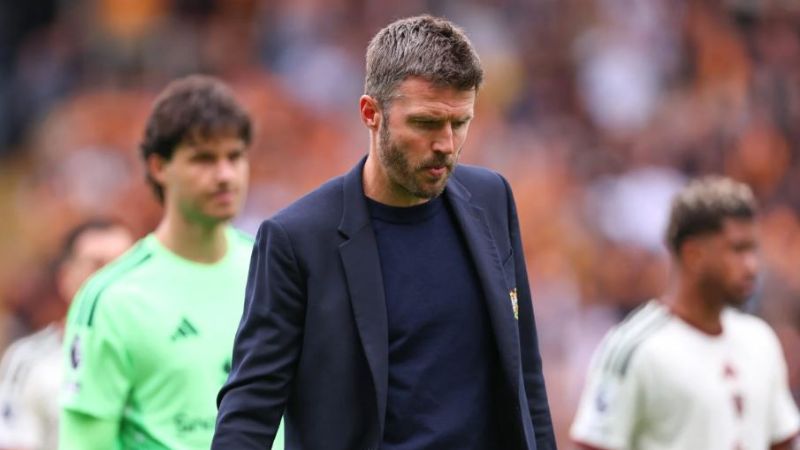 Old Trafford chờ câu trả lời của thầy trò Carrick sau cú sốc vòng 1