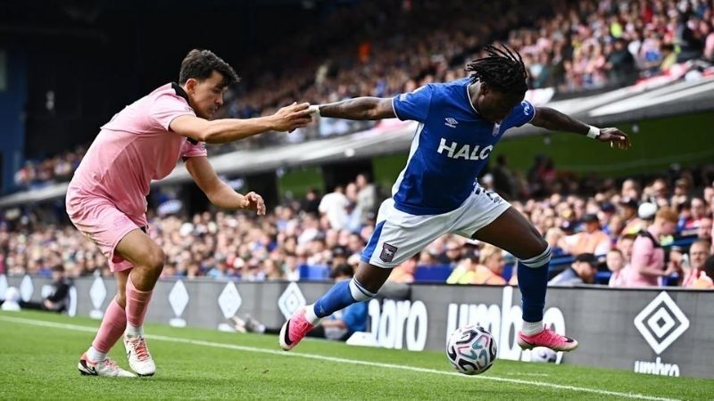 Ipswich Town đánh bại Sunderland 2-1 vòng 1 2026/27
