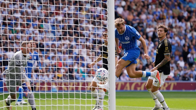 Aston Villa có khởi đầu khó khăn khi để thua Brighton 4-0 ở vòng mở màn