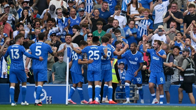 Brighton ghi 8 bàn chỉ sau hai vòng đầu Ngoại hạng Anh