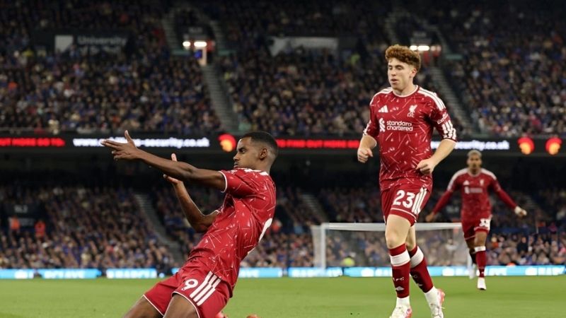 Alexander Isak lập cú đúp giúp Liverpool có chiến thắng đầu tiên
