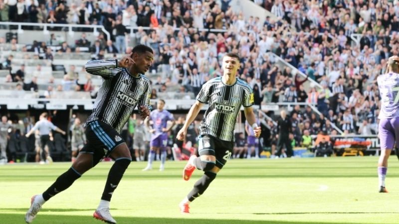 Jacob Ramsey ghi bàn cuối trận giúp Newcastle giành lại một điểm trước Bournemouth