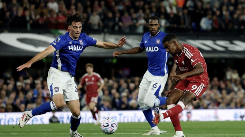 Alexander Isak đã mang đến cho Liverpool chiến thắng với cú đúp chớp nhoáng