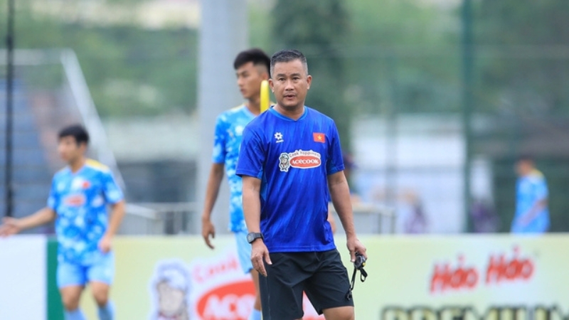 HLV Đinh Hồng Vinh dẫn dắt U23 Việt Nam tại ASIAD 2026