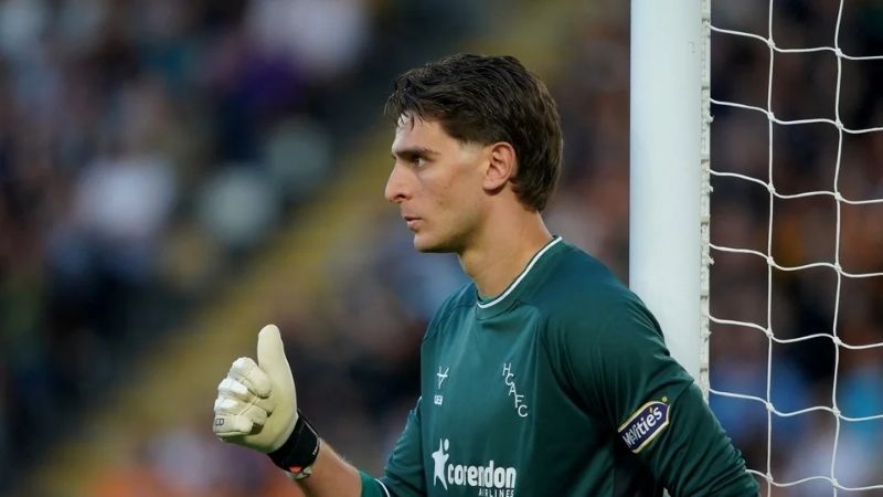 Thủ môn Konstantinos Tzolakis - điểm tựa nơi hàng phòng ngự Hull City
