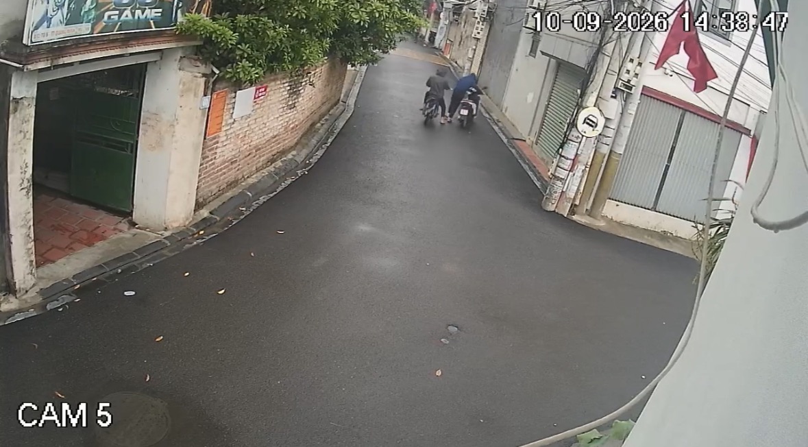 Hai kỹ thuật vi&ecirc;n FPT kịp thời ngăn vụ trộm xe, hỗ trợ người d&acirc;n tại H&agrave; Nội