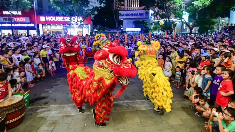05-mua-lan-trung-thu-dip-trang-ram-2026