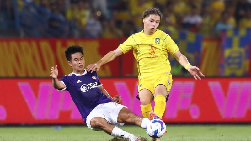 Hà Nội FC nhận thất bại 1-4 trước SLNA ngay tại sân Hàng Đẫy