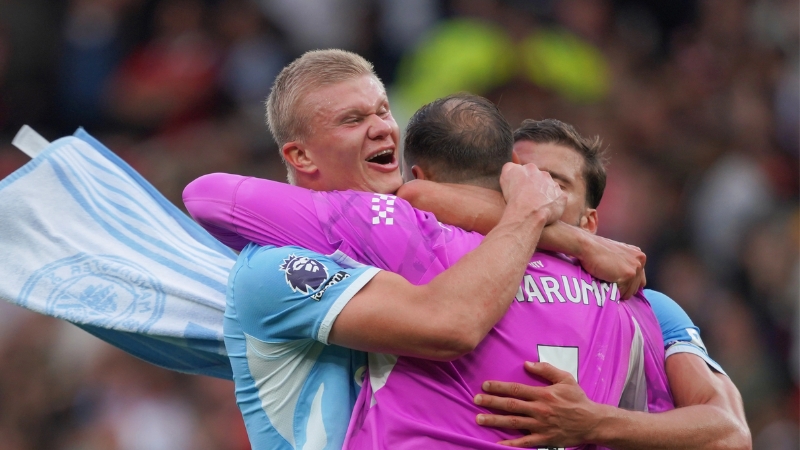 Erling Haaland ăn mừng khi ghi bàn trước Man Utd