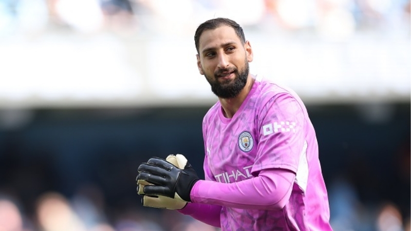 Thủ môn Gianluigi Donnarumma trong màu áo Man City