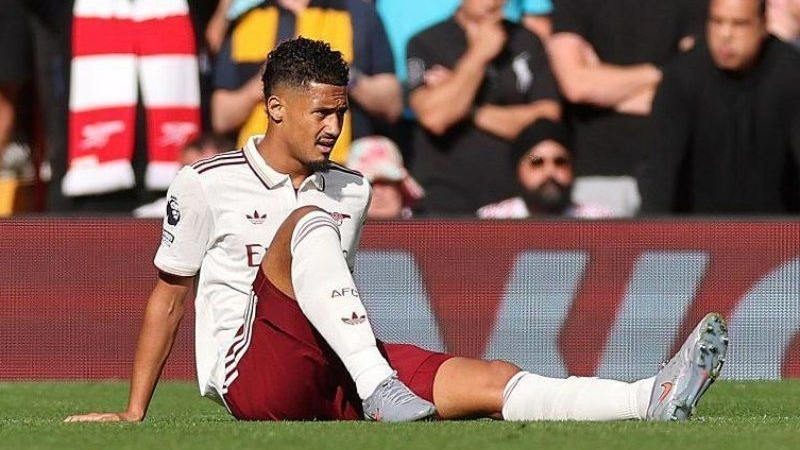 William Saliba tiếp tục vắng mặt trong hàng phòng ngự Arsenal