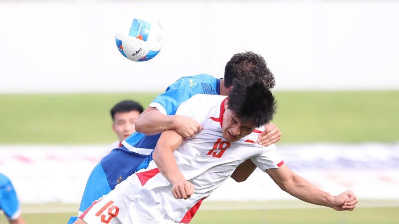 Ngọc Mỹ có cơ hội bằng đầu nhưng chưa thể giúp U23 Việt Nam mở tỷ số trong hiệp một