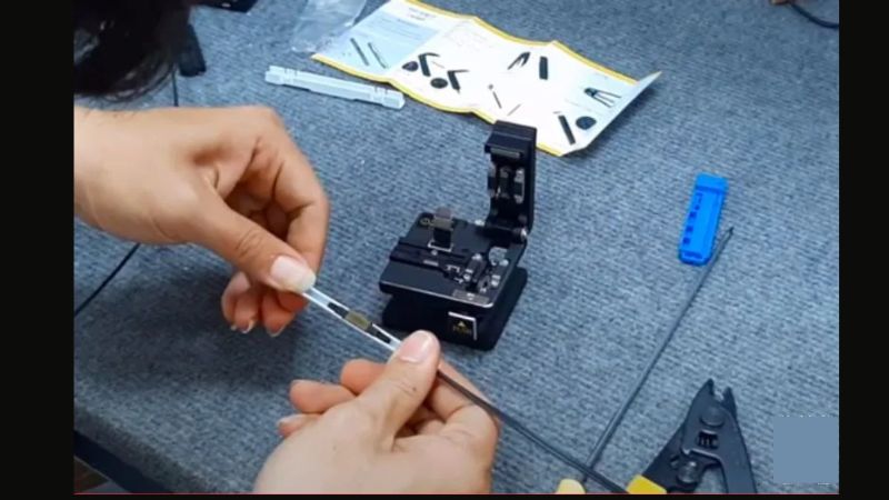 Cách nối dây cáp quang bị đứt bằng bộ nối cơ khí