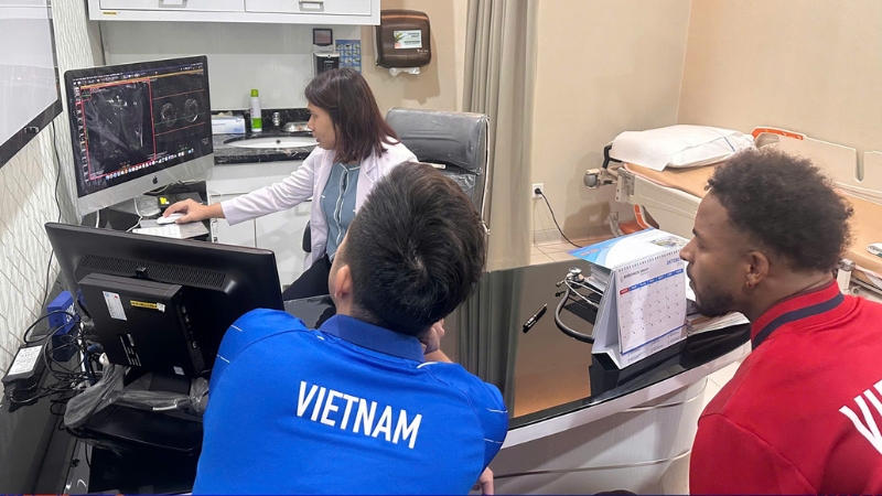 Xuân Son bị rách cơ đùi sau độ hai trong trận thắng Philippines 1-0 và phải chia tay giải đấu sớm