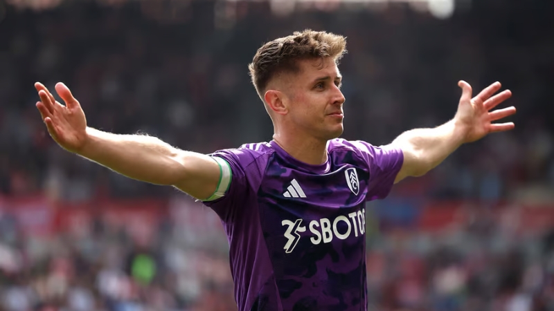 Tiền vệ Tom Cairney của Fulham
