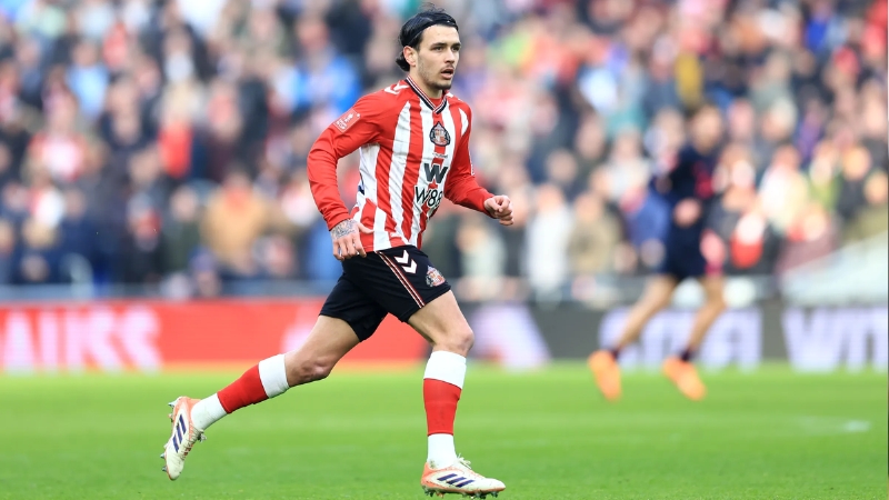 Enzo Le Fée là điểm nối quan trọng trong các đợt lên bóng của Sunderland