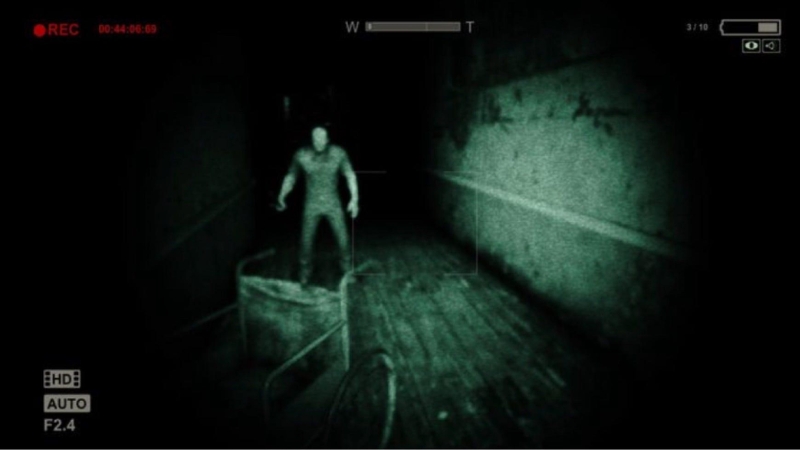 Outlast - Trốn chạy trong bệnh viện tâm thần