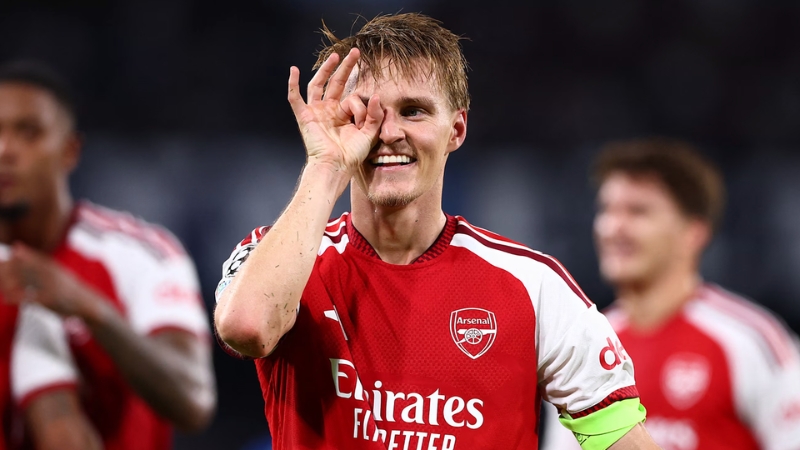 Arsenal khởi đầu Cúp C1 với chiến thắng 1-0 trước Napoli