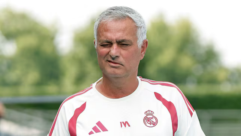 Mourinho cần giải quyết một số bài toán nhân sự ngày trở lại Olimpico