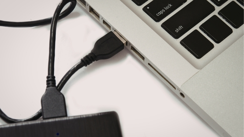 Kết nối cáp HDMI vào máy tính và TV