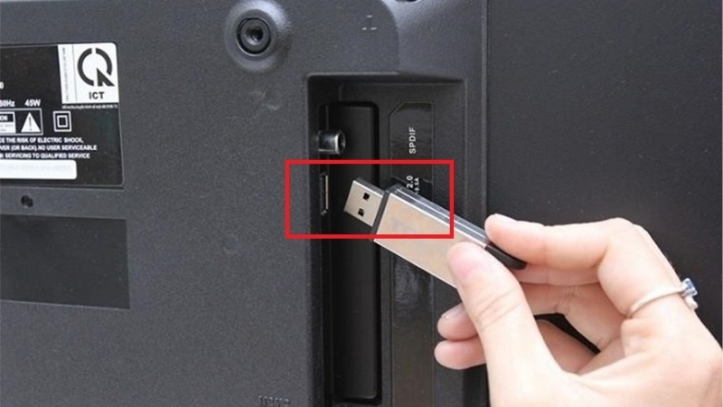 Cắm adapter vào TV và thực hiện các bước để kết nối wifi