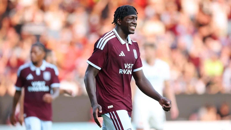 Brian Madjo là một mũi nhọn tấn công mạnh mẽ của Aston Villa